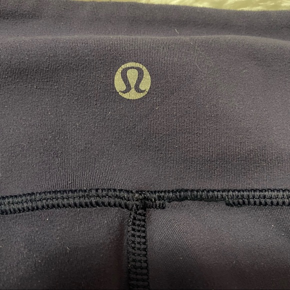 Low rise Lululemon leggings💜 - Picture 2 of 6